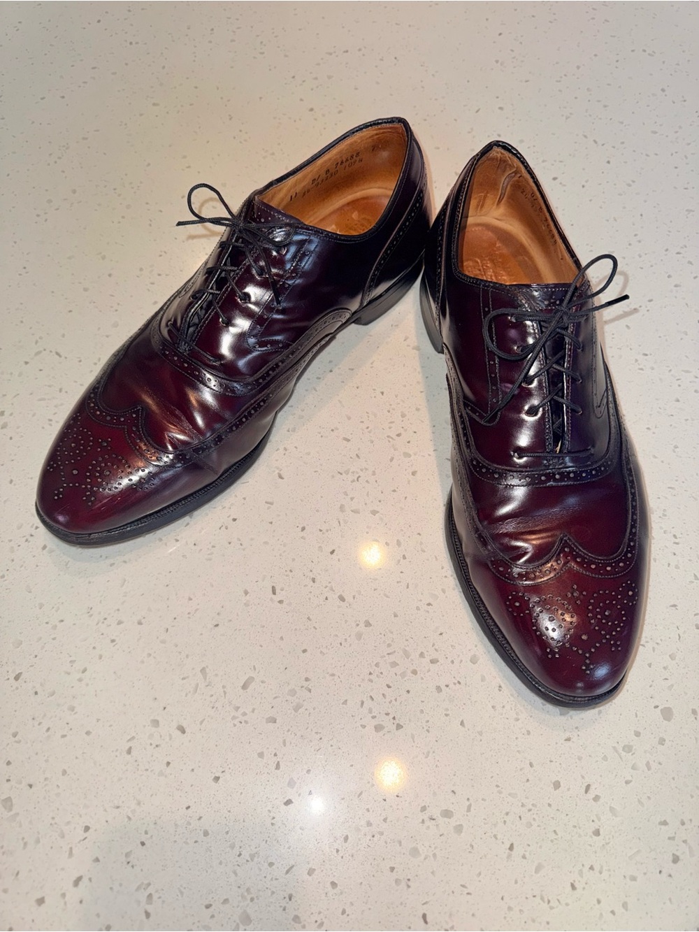 Johnston & Murphy Men'sVintage Burgundy Leather Wingtip Oxfords